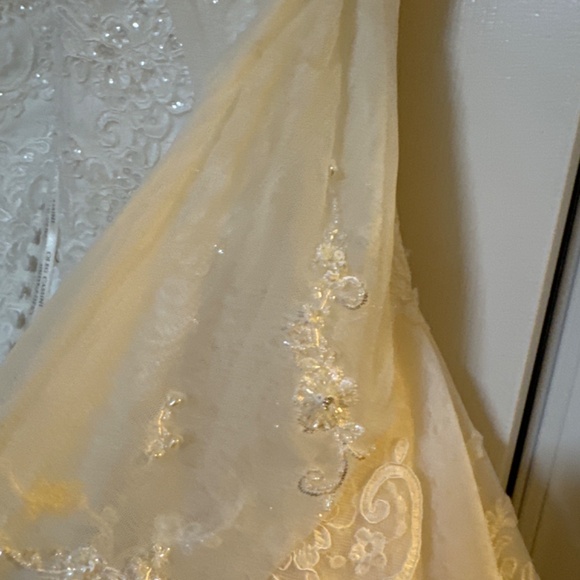 Oleg Cassini Plus Size 20 Wedding Ballgown - Picture 10 of 12